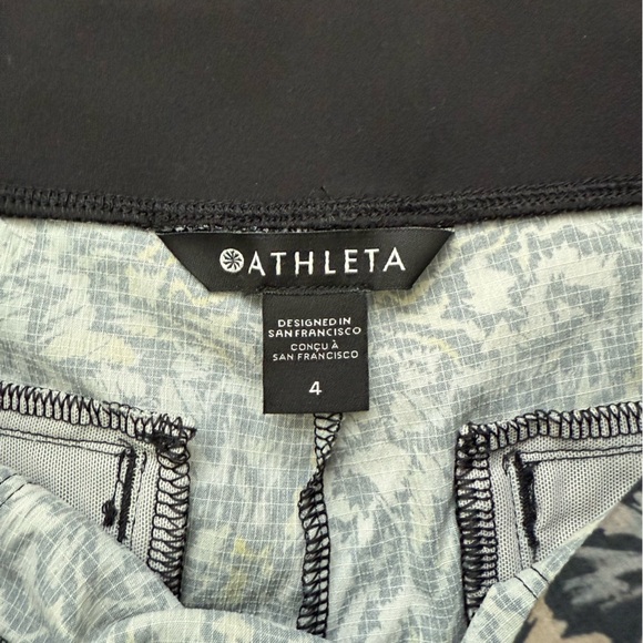 Athleta Trekkie North Shorts Kinetic Abstract Black Size 4 - Picture 5 of 8